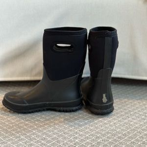 Black kids Bogs boots